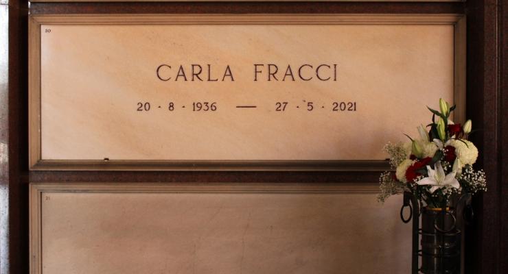 La sepoltura di Carla Fracci nel Famedio