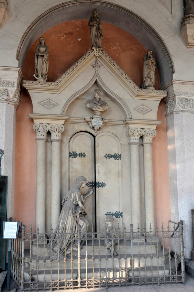Monumento Giovanni Maccia