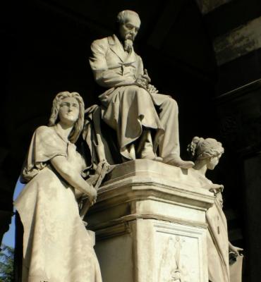 Monumento Giulio Sarti