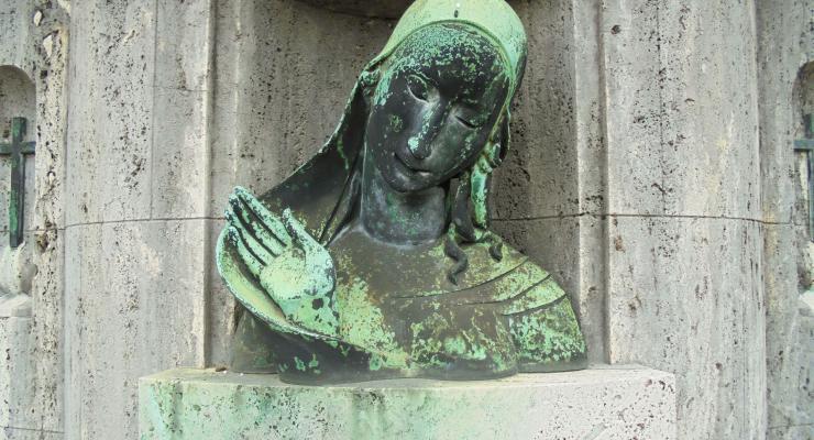 2. Monumento Caterina Mapelli (particolare)