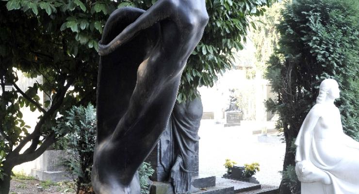 5. Monumento Angelini