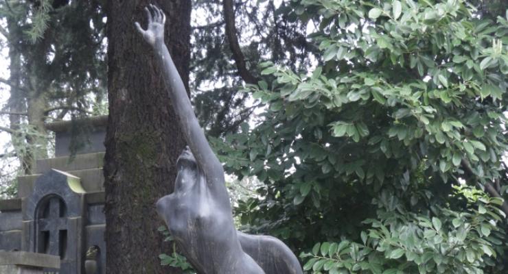 4. Monumento Gaby Angelini
